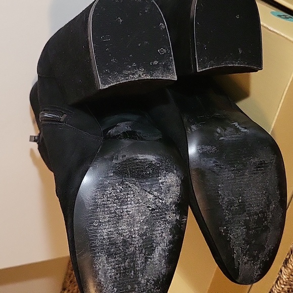 Black Kendall and Kylie Booties. - Picture 6 of 6